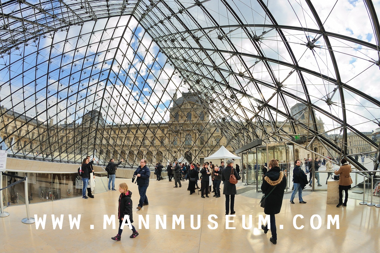 Museum Du Louvre Prancis